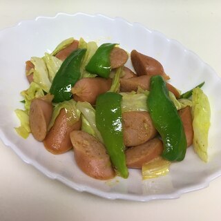 フランクフルトと野菜のカレー風味炒め